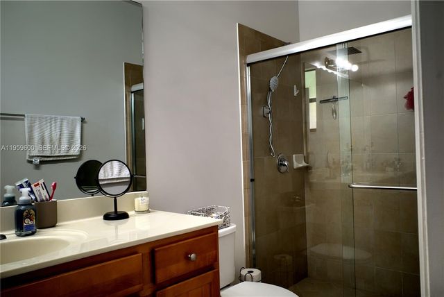 8915 W 35th Ave, Hialeah, FL 33018