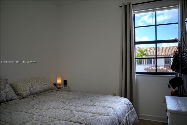 8915 W 35th Ave, Hialeah, FL 33018