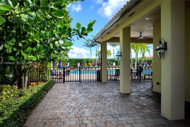 8915 W 35th Ave, Hialeah, FL 33018