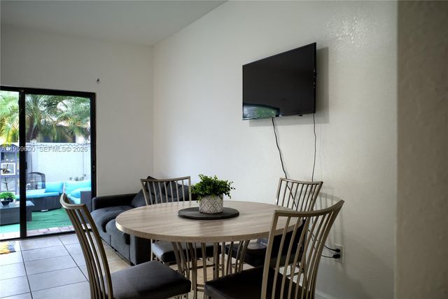 8915 W 35th Ave, Hialeah, FL 33018