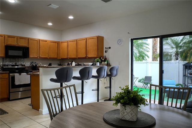 8915 W 35th Ave, Hialeah, FL 33018