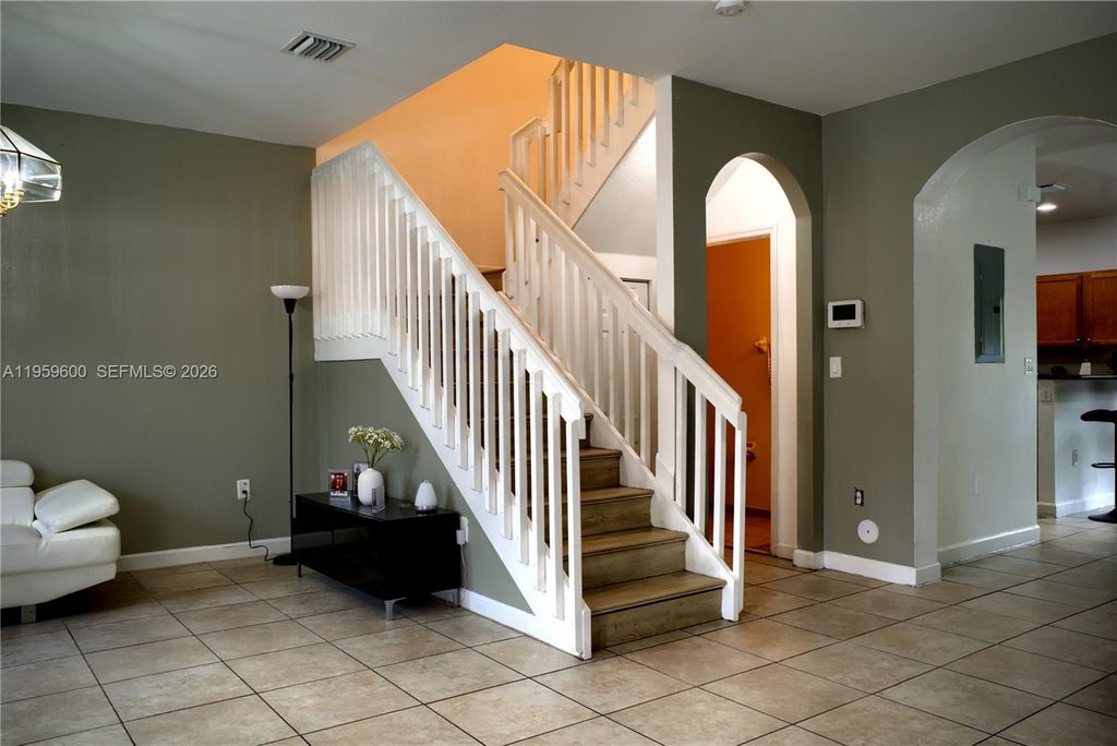 8915 W 35th Ave, Hialeah, FL 33018