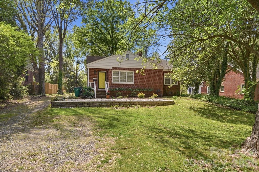 2214 Arnold Drive, Charlotte, NC 28205