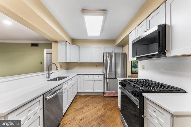 15 FIR LN, Voorhees, NJ 08043