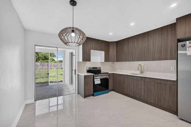 3943 Roan Court W, Palm Beach Gardens, FL 33403