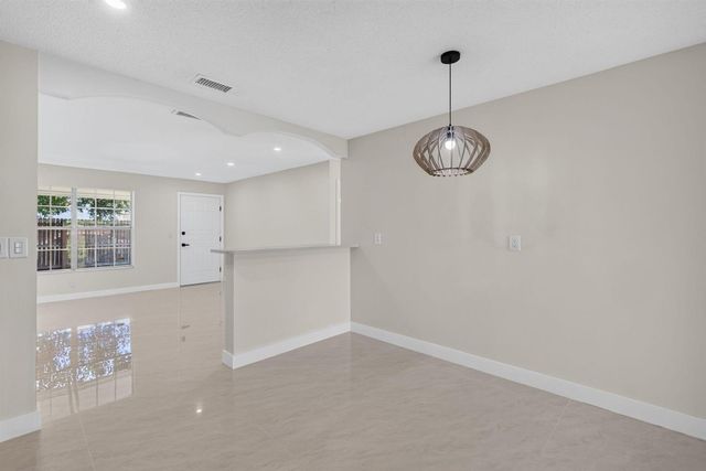3943 Roan Court W, Palm Beach Gardens, FL 33403