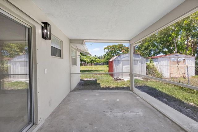 3943 Roan Court W, Palm Beach Gardens, FL 33403
