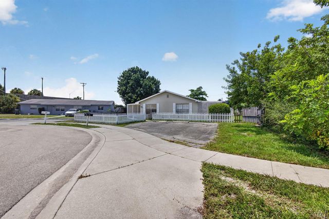 3943 Roan Court W, Palm Beach Gardens, FL 33403