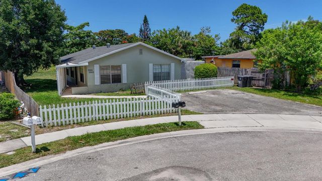 3943 Roan Court W, Palm Beach Gardens, FL 33403