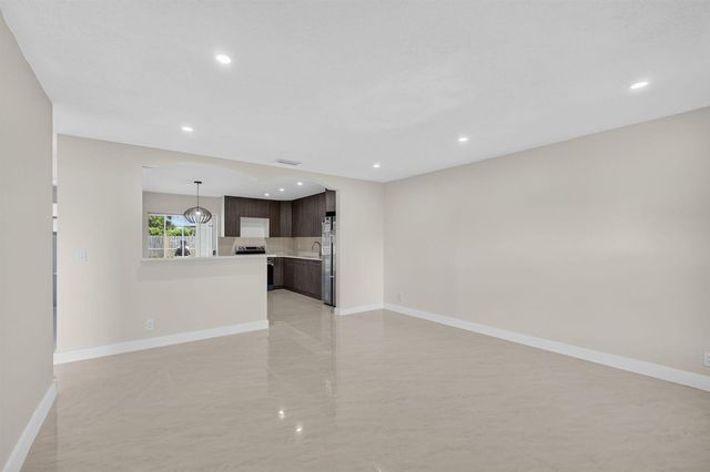 3943 Roan Court W, Palm Beach Gardens, FL 33403