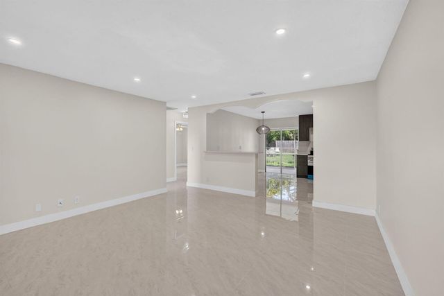 3943 Roan Court W, Palm Beach Gardens, FL 33403