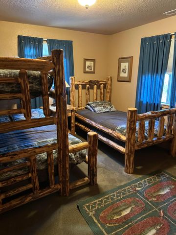 5035-5045 Glen Echo Dr, Hathaway Pines, CA 95233