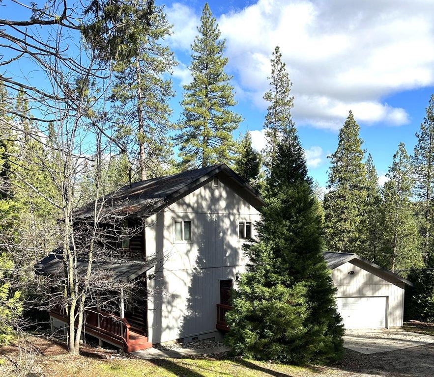 5035-5045 Glen Echo Dr, Hathaway Pines, CA 95233