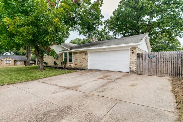7449 Monterrey Drive, Fort Worth, TX 76112