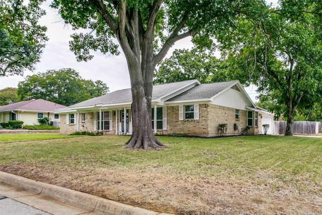 7449 Monterrey Drive, Fort Worth, TX 76112