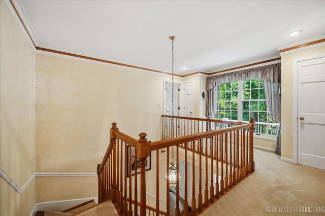 501 Pin Oak Court, St. Charles, IL 60174