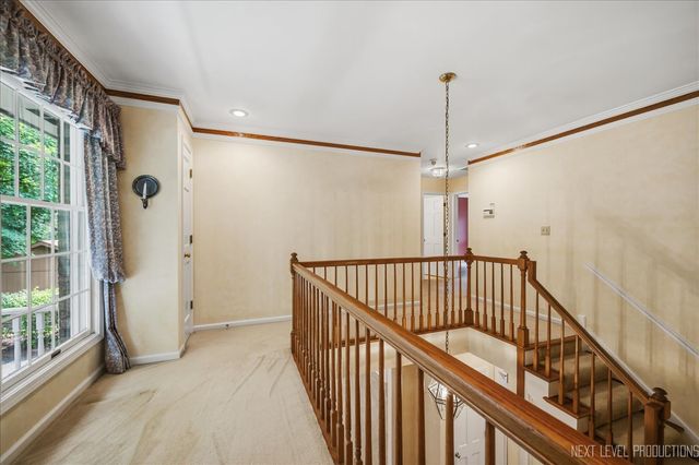 501 Pin Oak Court, St. Charles, IL 60174