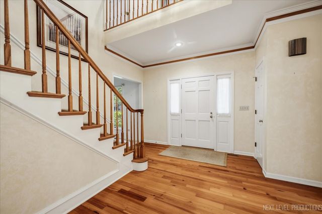 501 Pin Oak Court, St. Charles, IL 60174