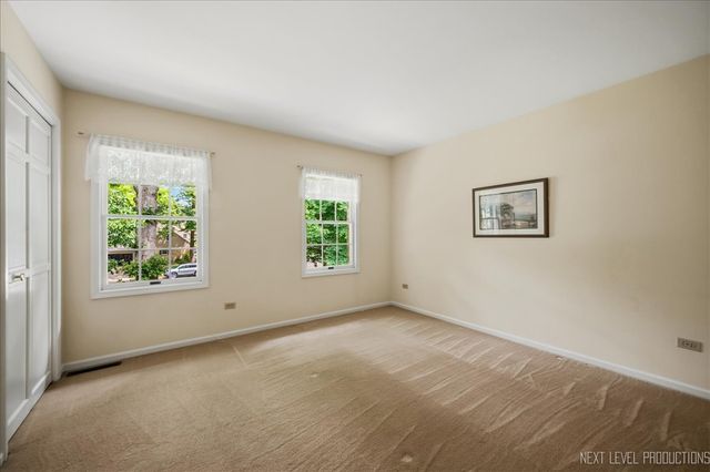501 Pin Oak Court, St. Charles, IL 60174