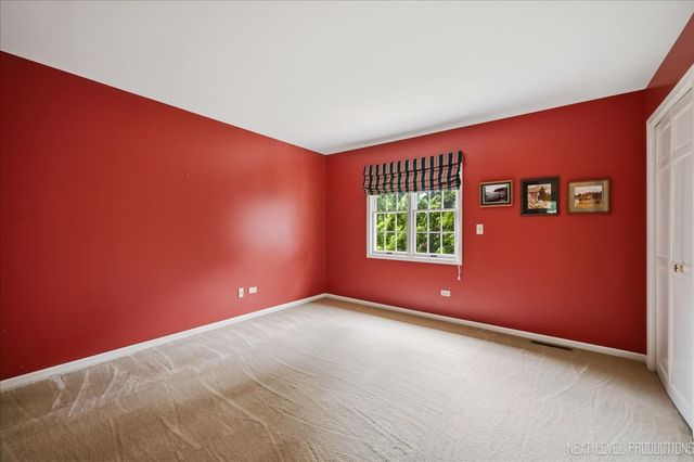 501 Pin Oak Court, St. Charles, IL 60174