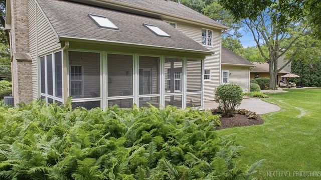 501 Pin Oak Court, St. Charles, IL 60174