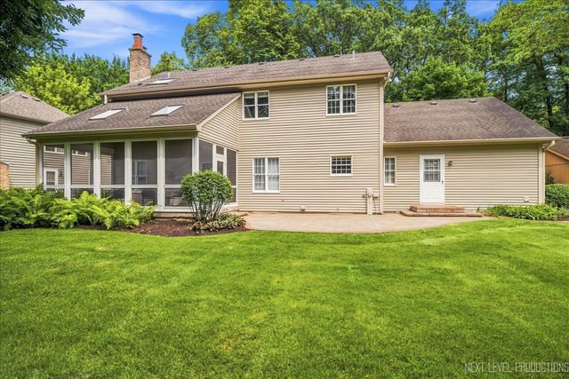 501 Pin Oak Court, St. Charles, IL 60174
