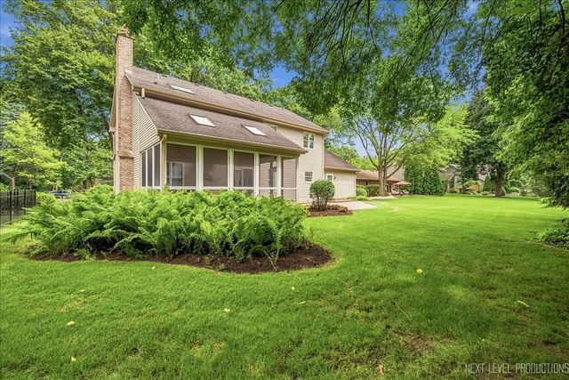 501 Pin Oak Court, St. Charles, IL 60174