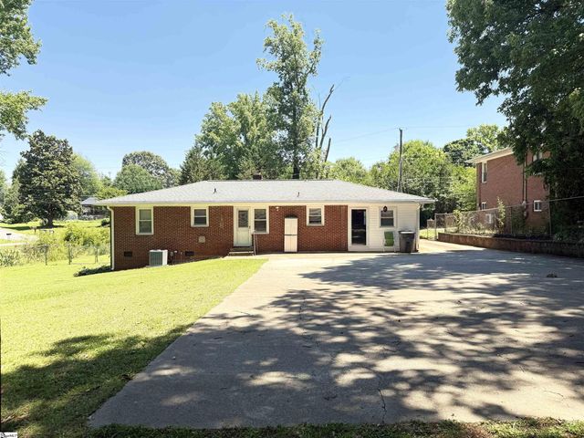 13 Lynhurst Drive, Greenville, SC 29611