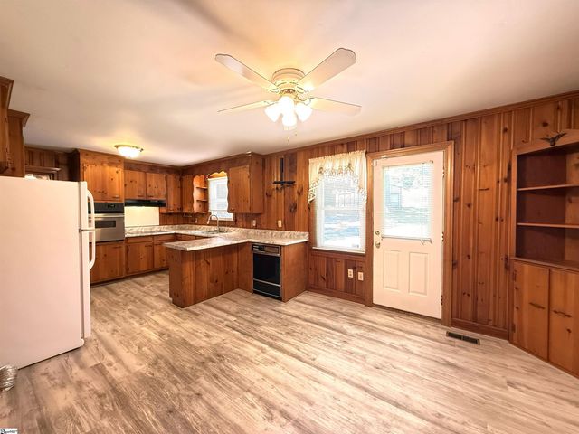 13 Lynhurst Drive, Greenville, SC 29611