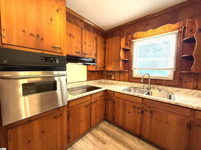13 Lynhurst Drive, Greenville, SC 29611