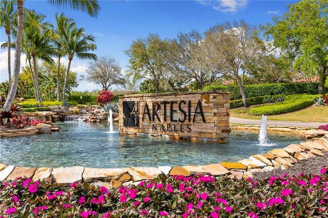 1570 Oceania DR S, Naples, FL 34113