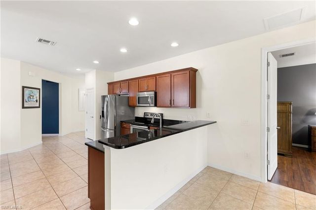 1570 Oceania DR S, Naples, FL 34113