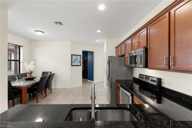 1570 Oceania DR S, Naples, FL 34113