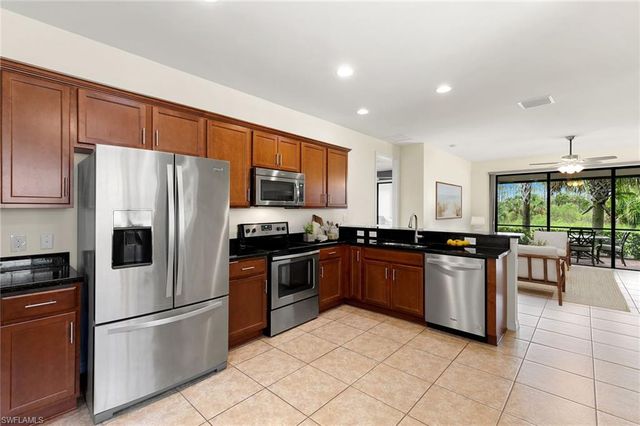 1570 Oceania DR S, Naples, FL 34113