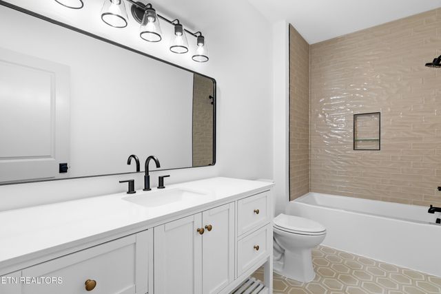 2574 Creekstone Circle, Maryville, TN 37804