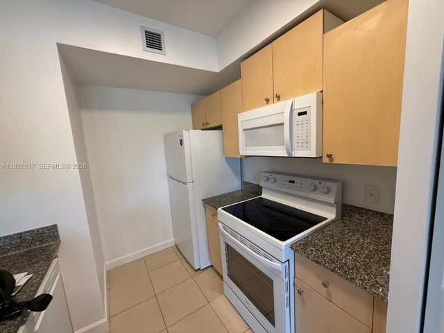 2493 Centergate Dr 102, Miramar, FL 33025