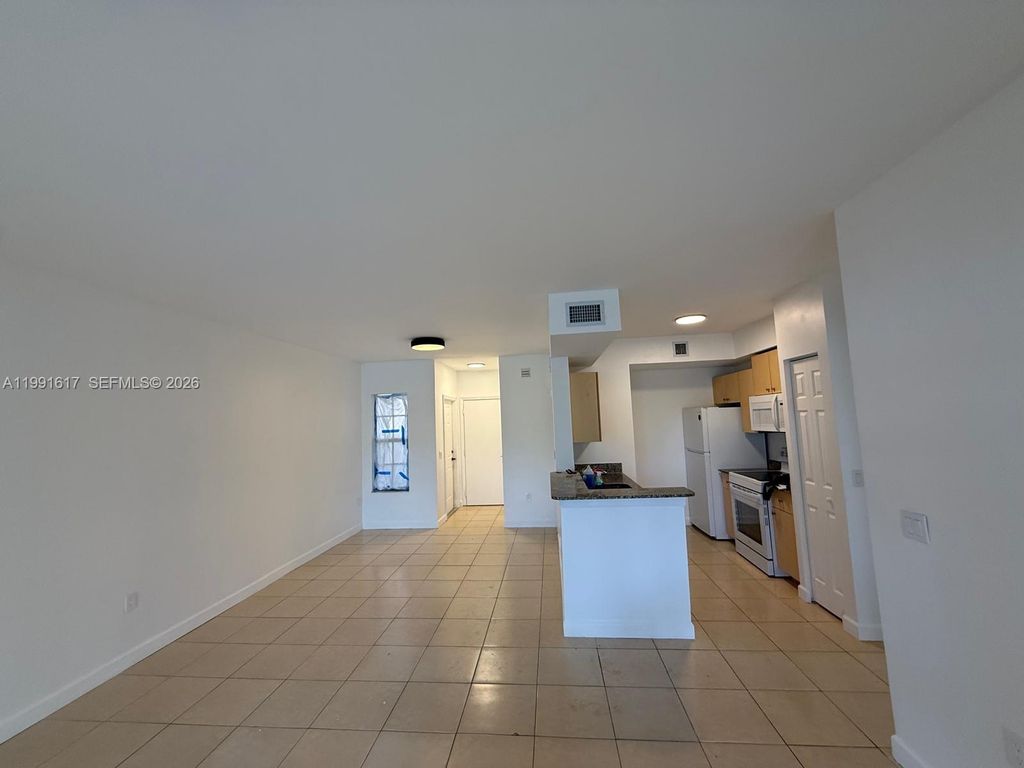 2493 Centergate Dr 102, Miramar, FL 33025