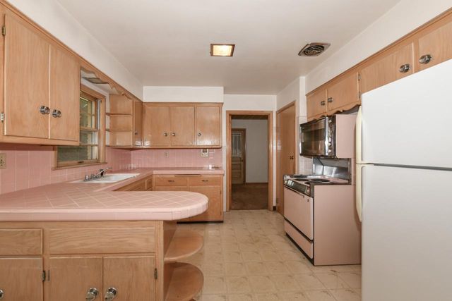 100 Joanne DRIVE, Brookfield, WI 53005