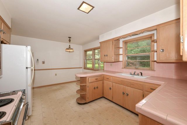 100 Joanne DRIVE, Brookfield, WI 53005