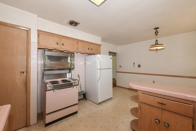 100 Joanne DRIVE, Brookfield, WI 53005