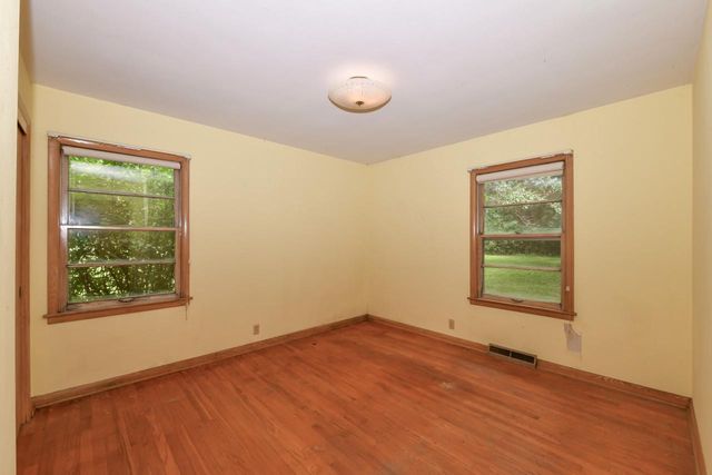 100 Joanne DRIVE, Brookfield, WI 53005