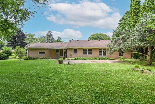 100 Joanne DRIVE, Brookfield, WI 53005
