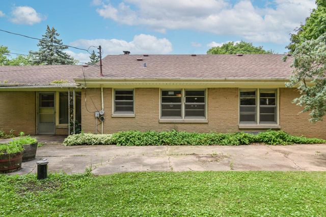 100 Joanne DRIVE, Brookfield, WI 53005
