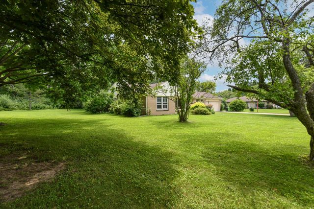 100 Joanne DRIVE, Brookfield, WI 53005