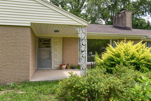 100 Joanne DRIVE, Brookfield, WI 53005
