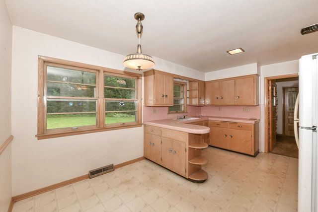 100 Joanne DRIVE, Brookfield, WI 53005