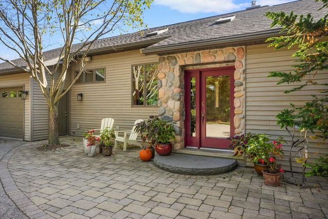 5163 River Road, Waunakee, WI 53597