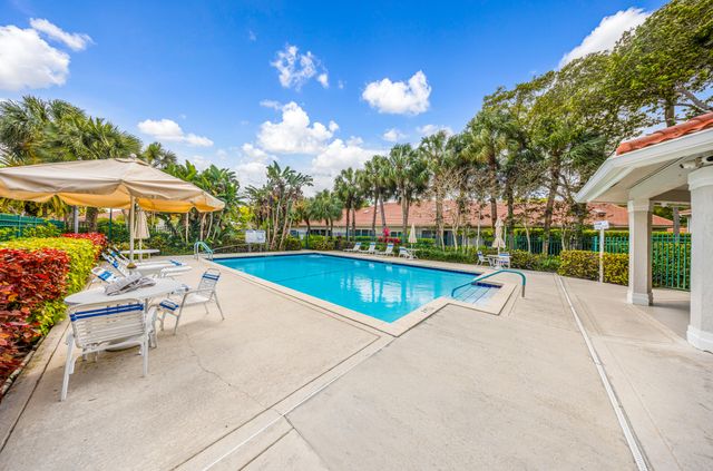 4107 CARRIAGE Drive K2, Pompano Beach, FL 33069