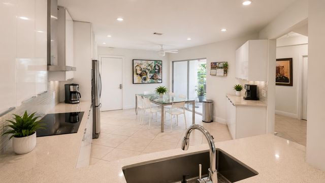 4107 CARRIAGE Drive K2, Pompano Beach, FL 33069