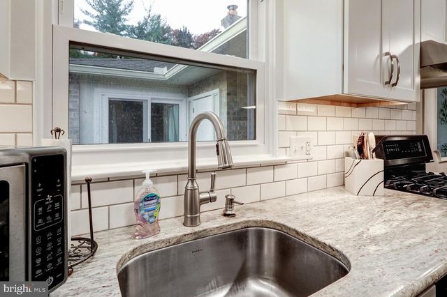 354 VALLEYBROOK DR, Lancaster, PA 17601